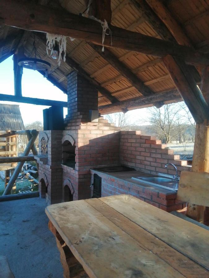 Complex Traditional Casuta Bunicilor-Breb Екстериор снимка