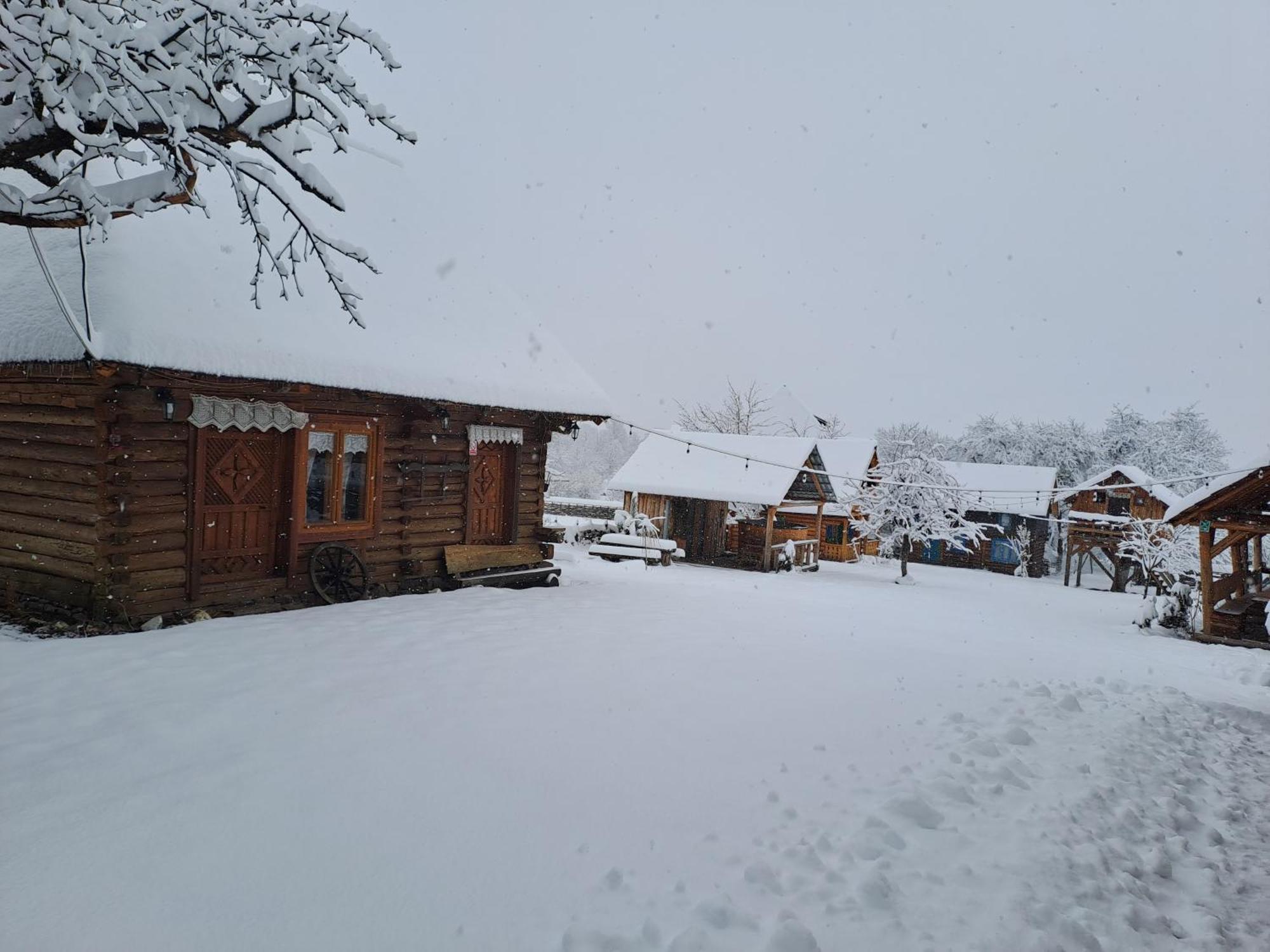 Complex Traditional Casuta Bunicilor-Breb Стая снимка