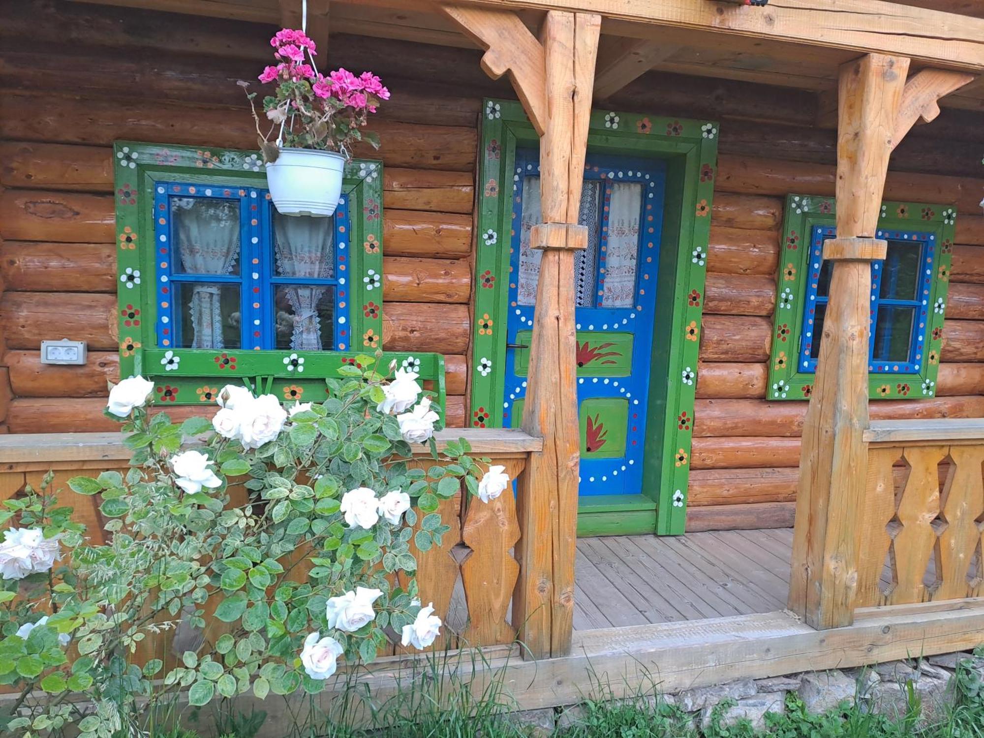 Complex Traditional Casuta Bunicilor-Breb Стая снимка