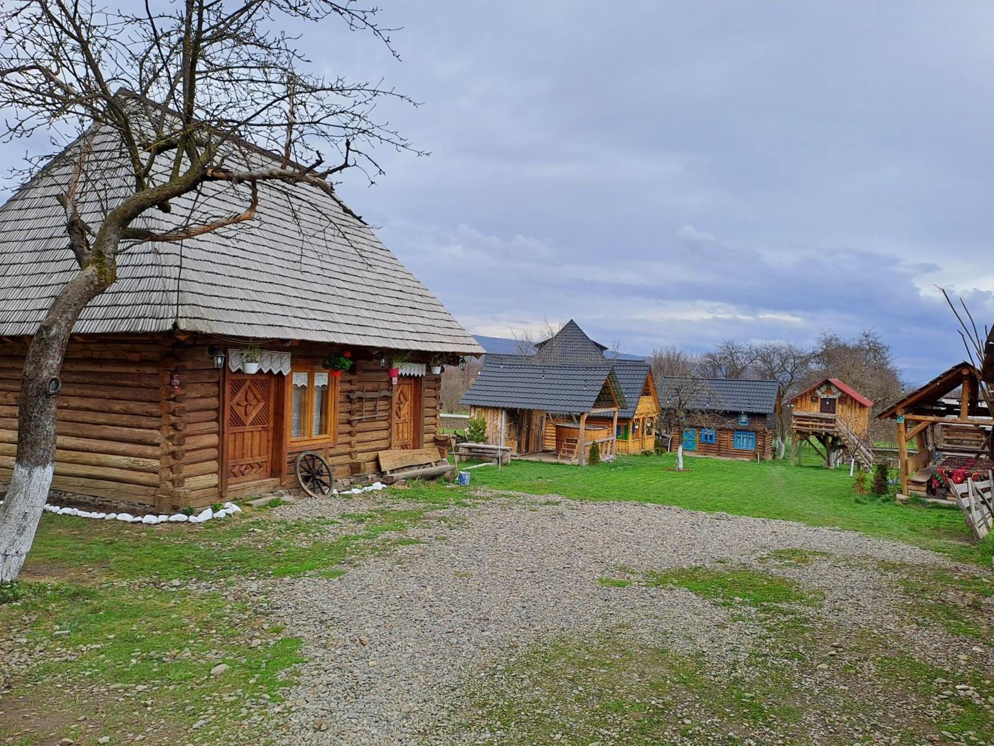 Complex Traditional Casuta Bunicilor-Breb Стая снимка