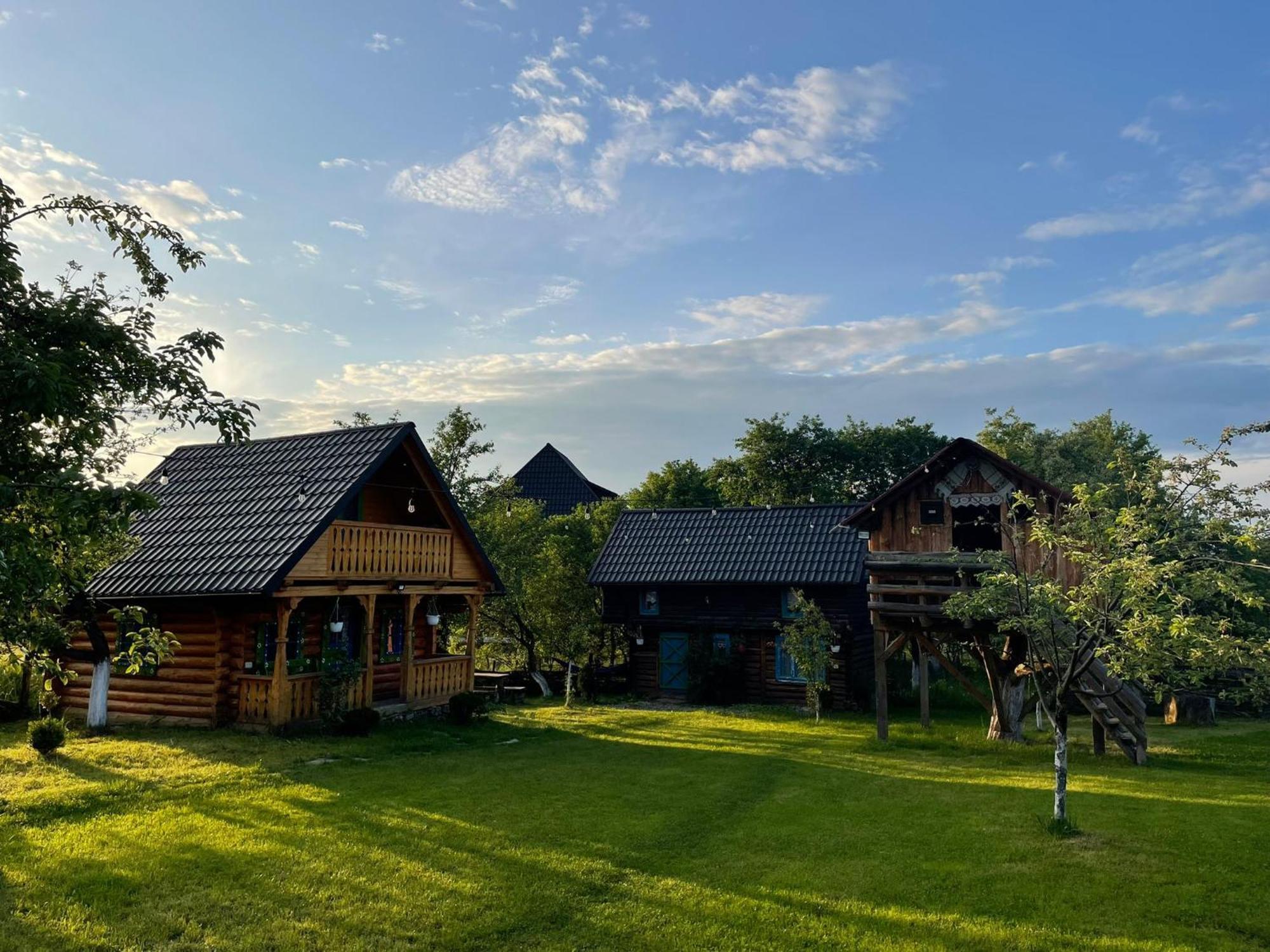 Complex Traditional Casuta Bunicilor-Breb Стая снимка