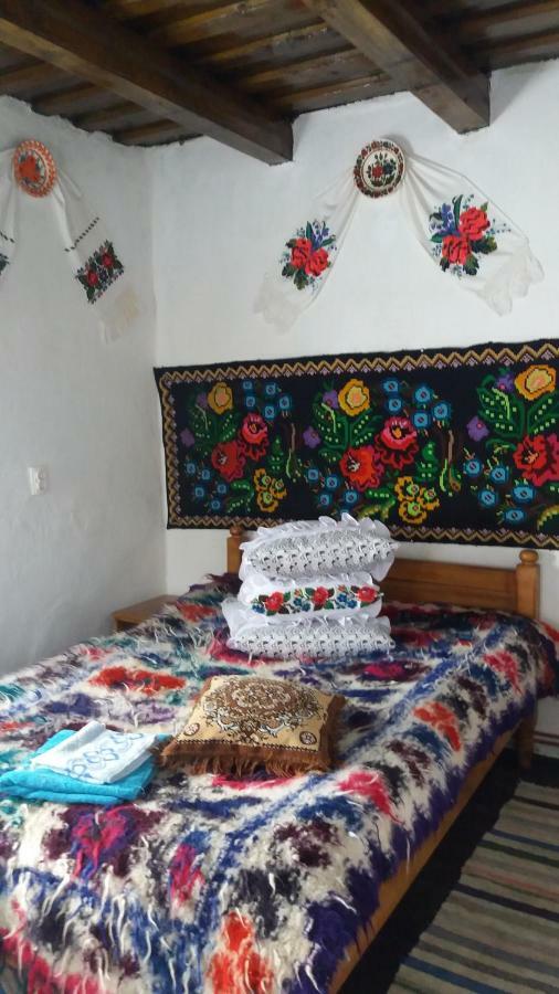 Complex Traditional Casuta Bunicilor-Breb Екстериор снимка